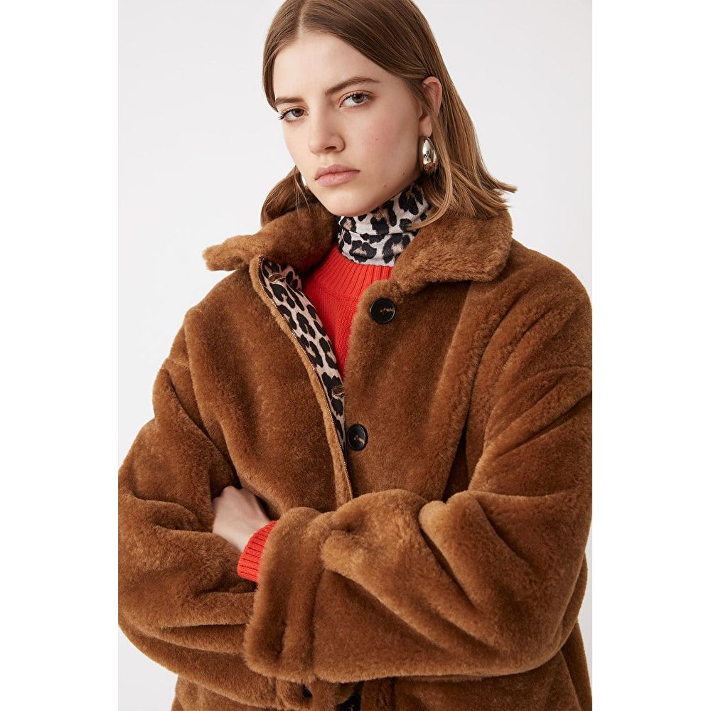 Brown teddy reversible jacket with button fastening 